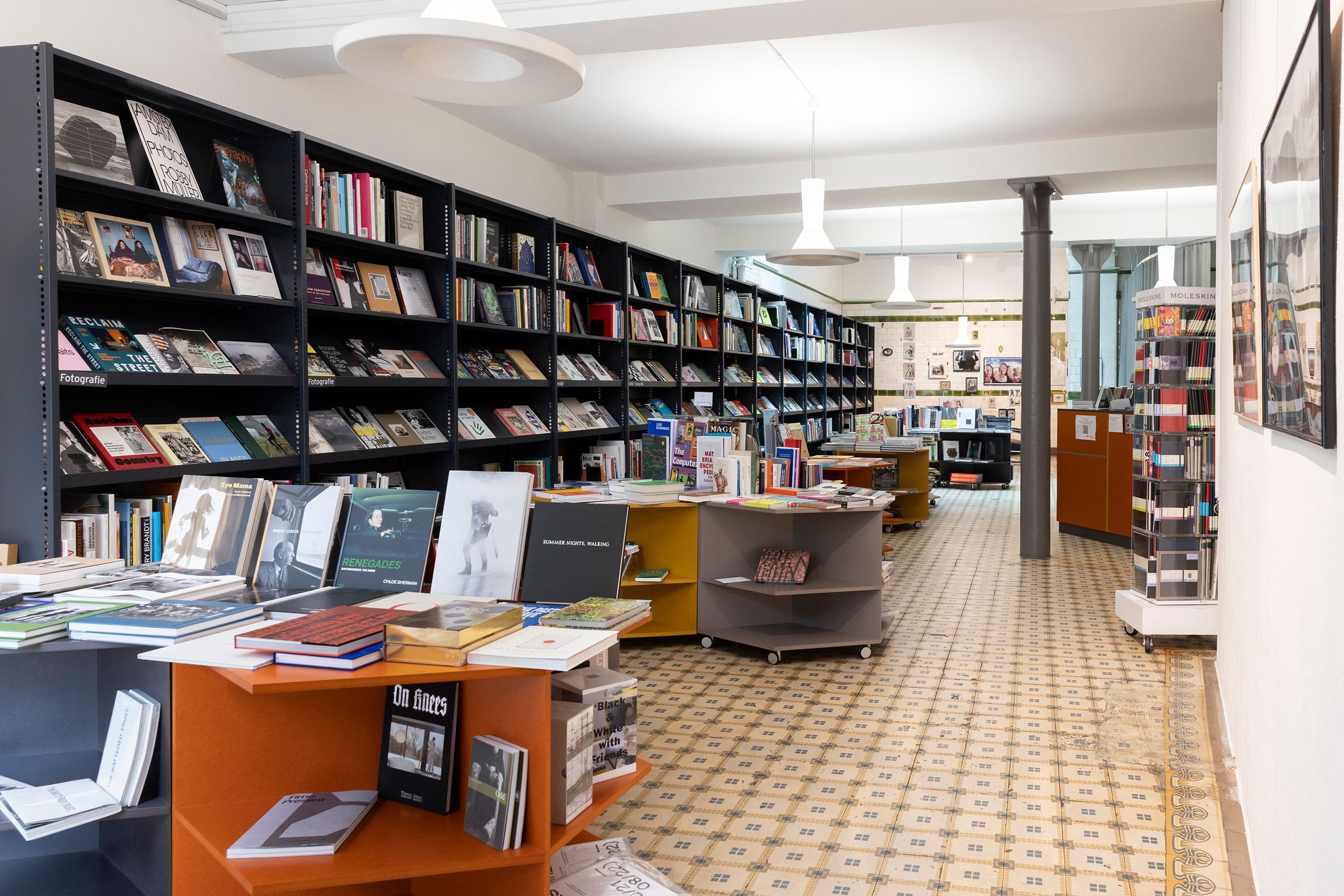Zuerich_NeverStopReading-Shop_85.jpg