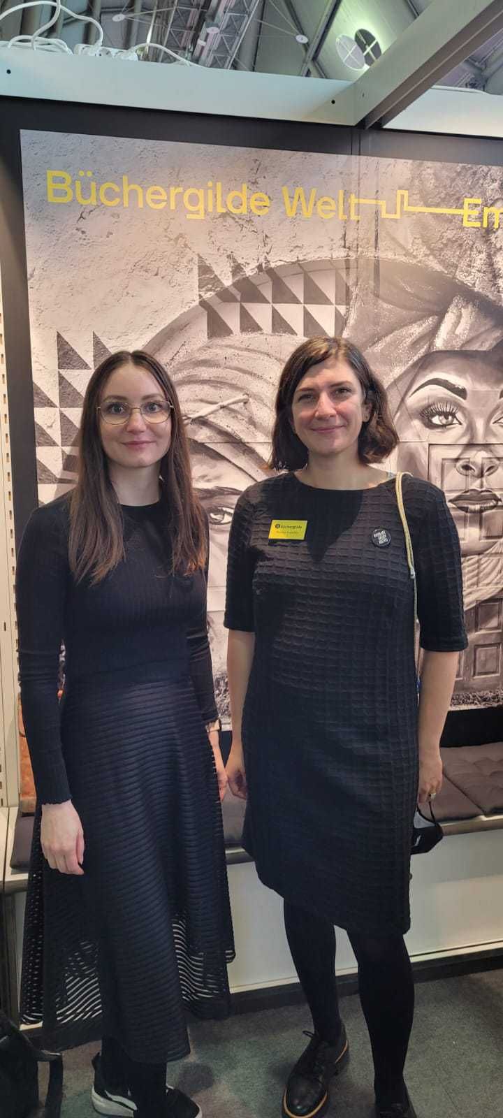 Sarah von Bookmarked zusammen mit Marlen Heislitz (Redaktion Büchergilde Magazin)